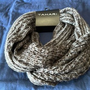 Tahari  2 colors popcorn scarf